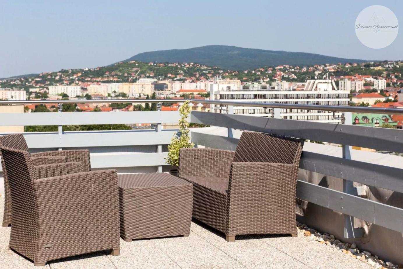 Sky Panorama Apartman Pécs Exteriör bild