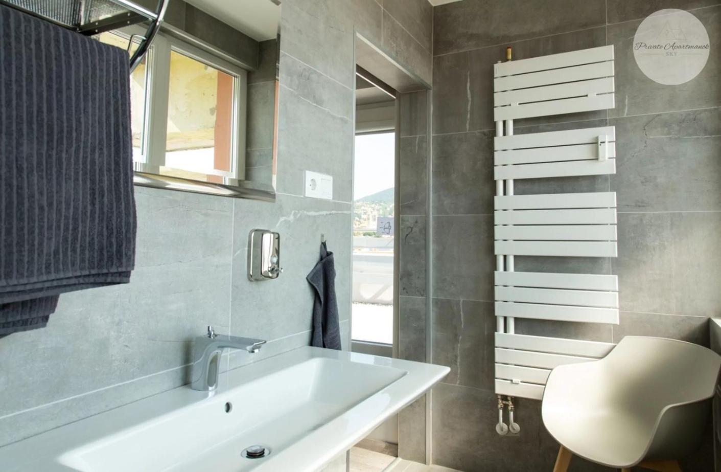 Sky Panorama Apartman Pécs Exteriör bild